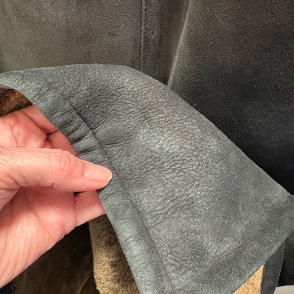 Beautiful Shearling Coat - Picture 11 of 16